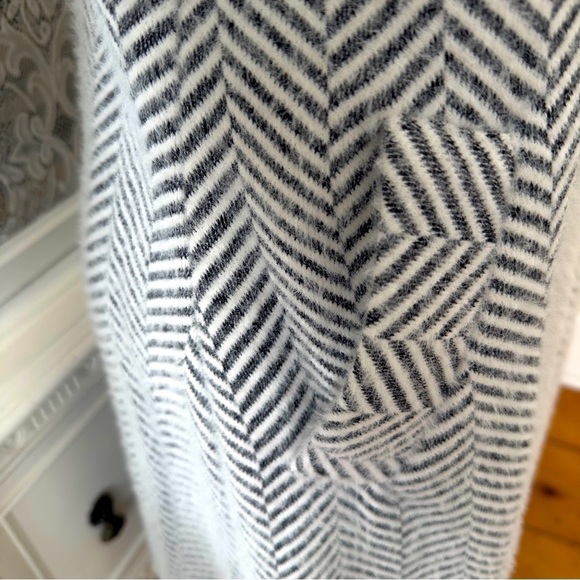 Frank Lyman Montreal Sweater Coat - Picture 6 of 12